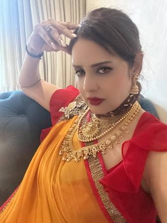 Poonam Jhawer Has Proven That Age Is Just A Number, But Style And Charm Are Forever, Bollywood Is Sure To Witness A New Storm Of Hotness