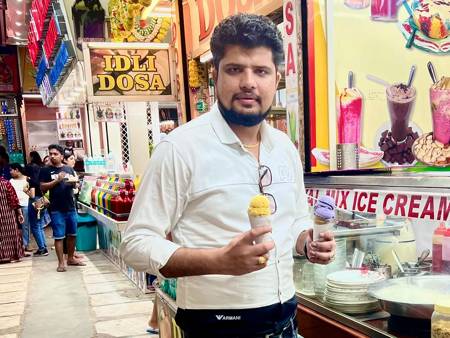 जानिए – कौन है फ़िल्म निर्माता दीपक सारस्वत? जो त्योहारों पर लाखों रुपए गरीबों में बांट देते हैं l