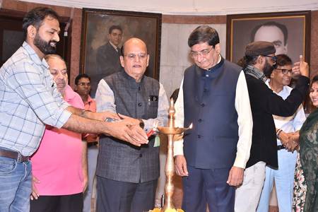“Visthapan” I Solo Show of Paintings by renowned artist Vishwa Sahni in Jehangir Art Gallery