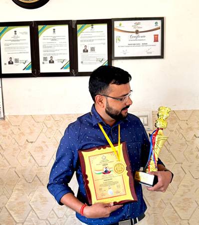 किसानों के “फसल मित्र” बने मनीष कुमार उपाध्याय