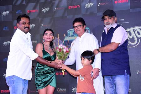 क्रेअर्न प्रेजेंट निर्देशक राहुल पी.एस. और अभिनेत्री रस्मी आर. नायर के म्यूज़िक वीडियो “गुड़िया” के भव्य लॉन्च पर पहुंची सिलेब्रिटीज